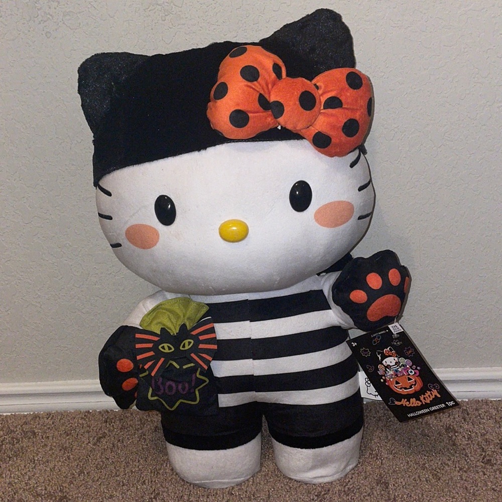 2023 Hello Kitty Halloween Greeter